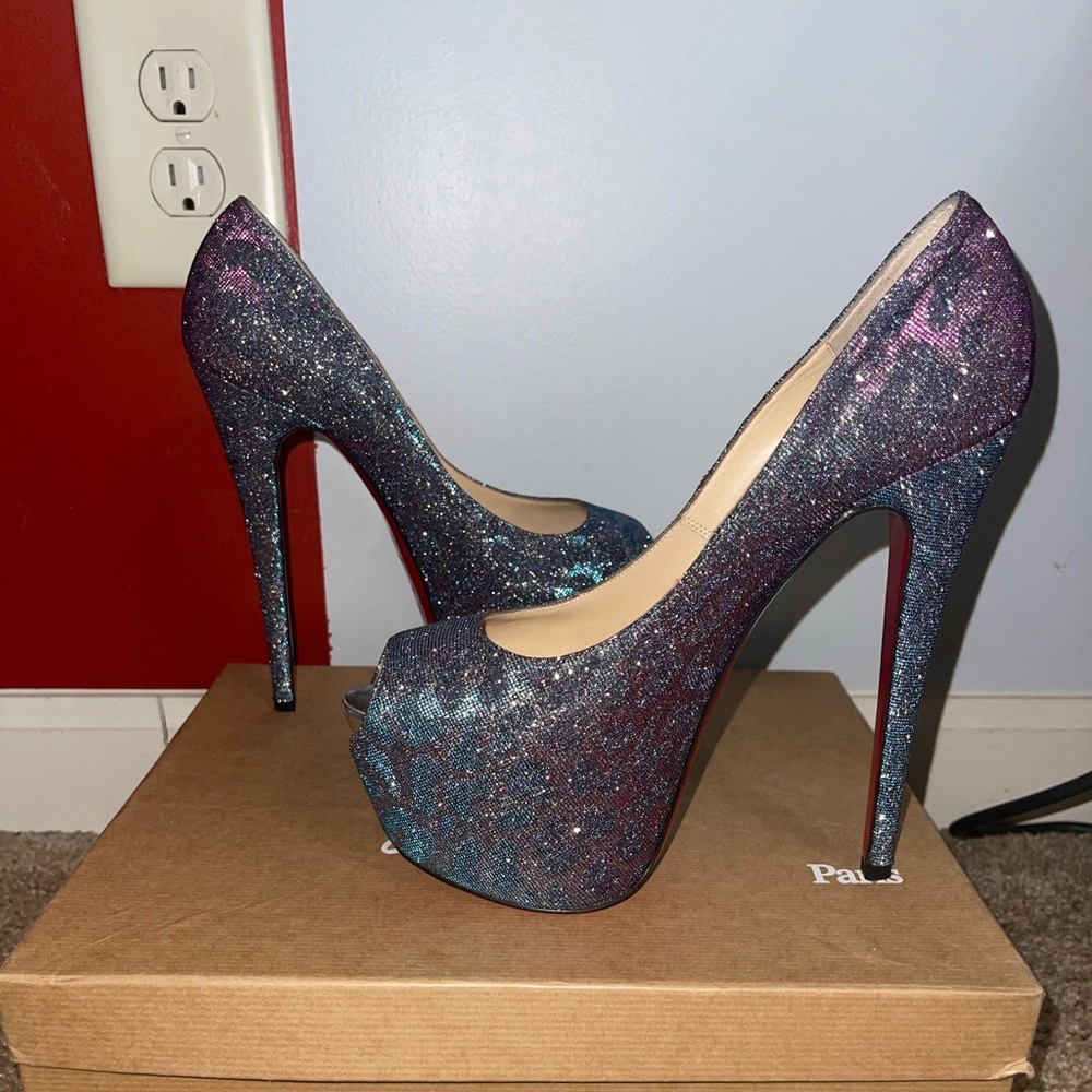 US SIZE 10 LOUBOUTINS